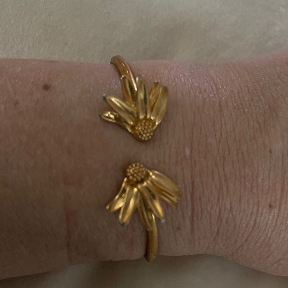 Madewwell unique sunflower fitted bangle bracelet